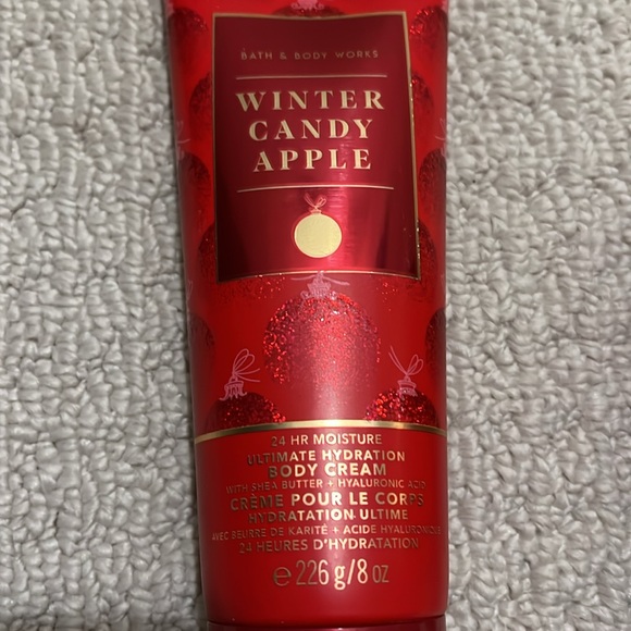 NWT- 2 piece set- 3 Wick Candle and 24 HR Moisture Ultimate Hydration Body Cream - Picture 2 of 7